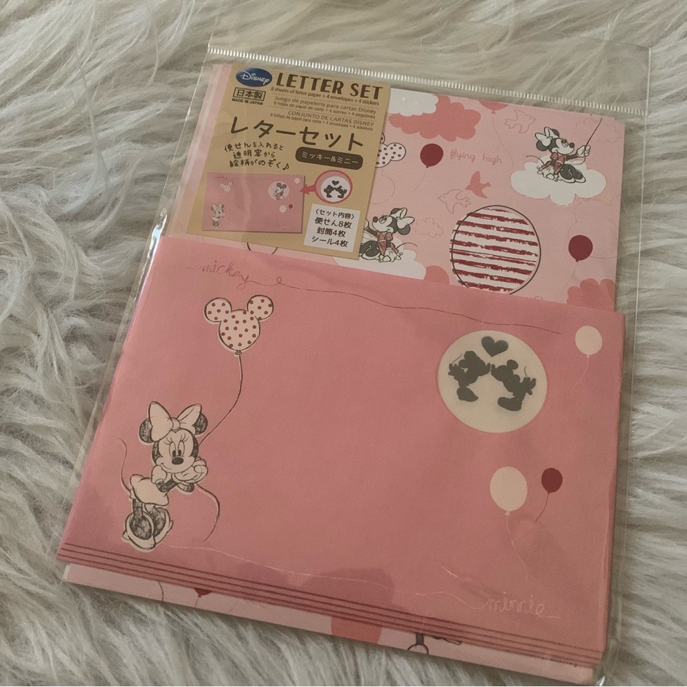 Minnie Mouse letter set x 2